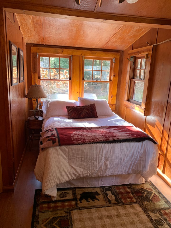 2号卧室带衣柜供房客使用