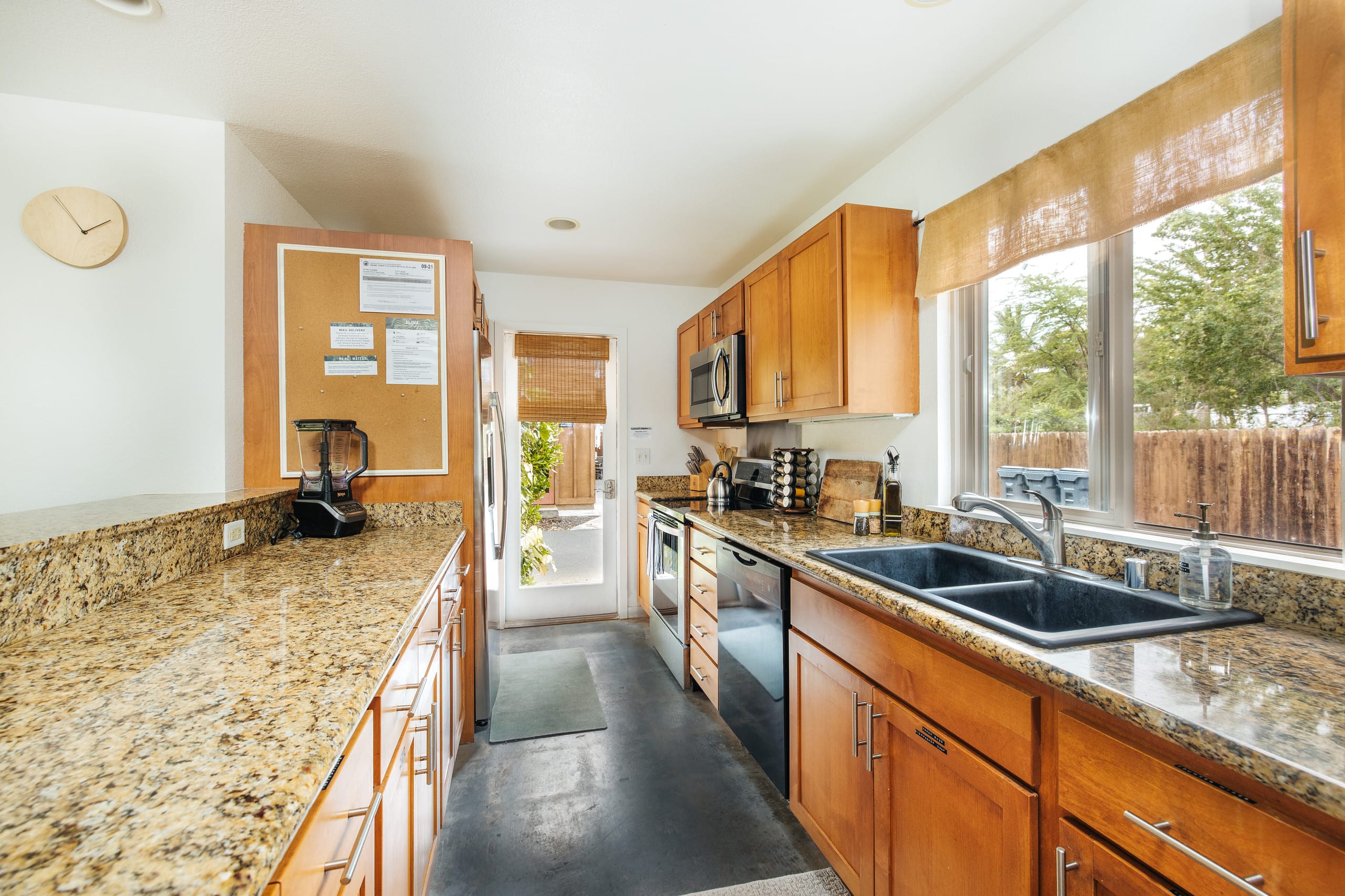 Home in Kailua-Kona · ★4.89 · 6 bedrooms · 6 beds · 5 baths - Image 43