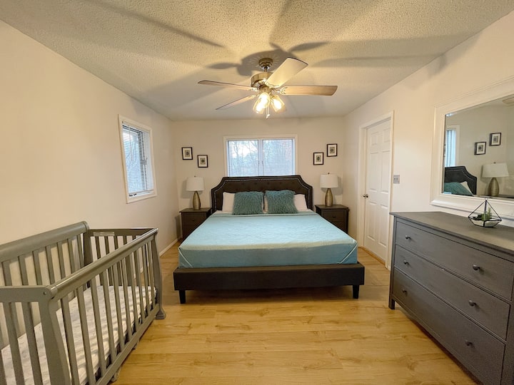 5号卧室带卫生间的主卧。 