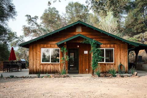 Romantic Cabin: River, Hot Tub, View, Spa Bathroom