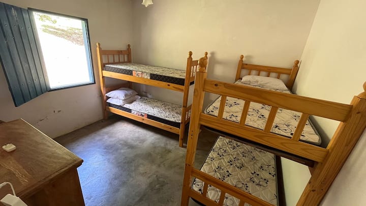 Bedroom 2: 2 bunk beds.