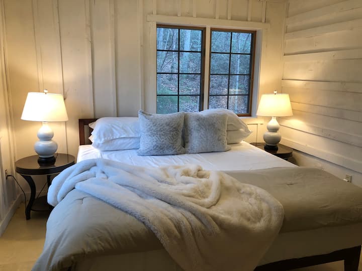 Bedroom 3 - Top floor - king bed