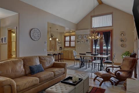 Top performing Airbnb: Riverfront Home, walk to Hot Springs & Downtown AC in Pagosa Springs