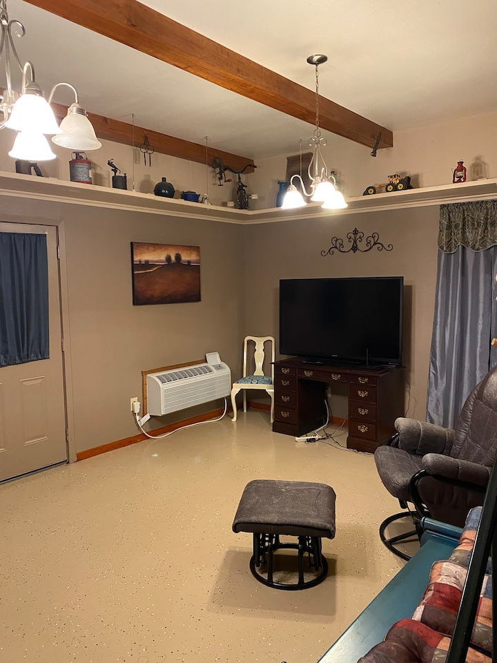 พื้นที่ห้องนั่งเล่นพร้อมทีวี 