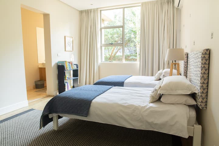 Dhomë gjumi 2 + banjë në suitë