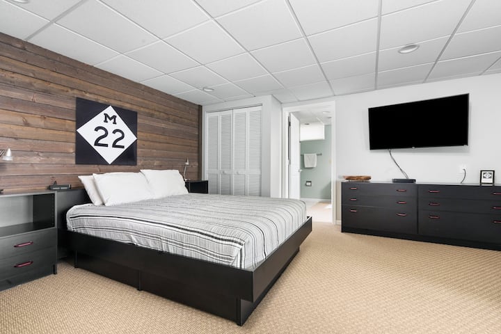 Lower Level M22 Bedroom - Queen Bed
