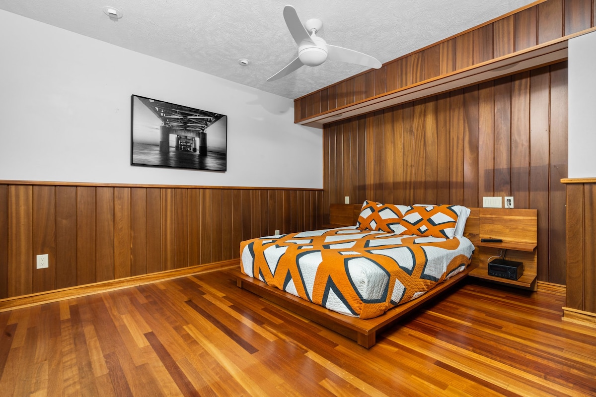 Incredible Master Bedroom - Queen Bed