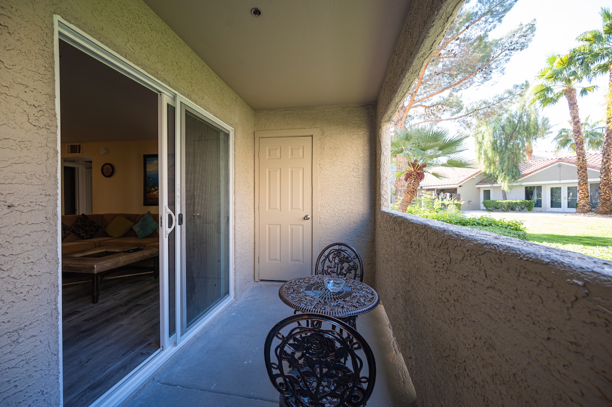 Elegant 2BR/2BA, near Strip, free Parking/Gym/Pool