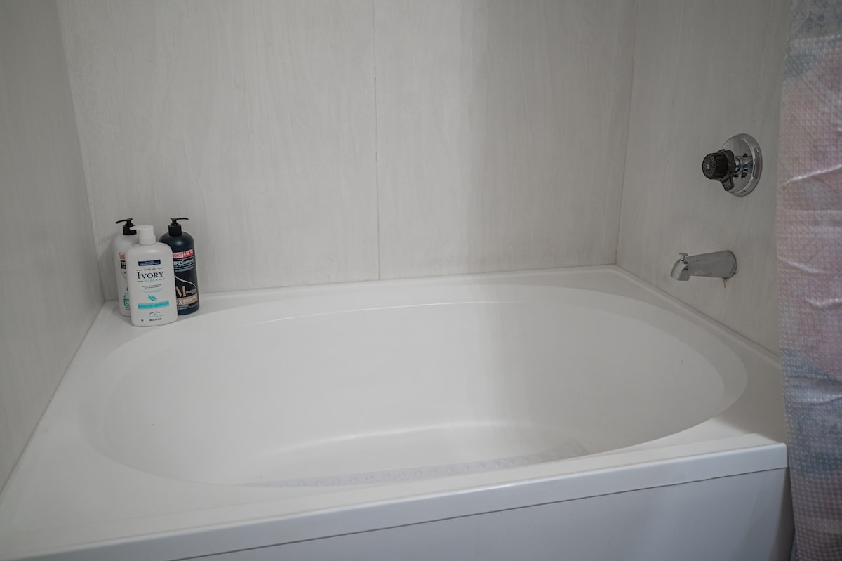 Elegant 2BR/2BA, near Strip, free Parking/Gym/Pool