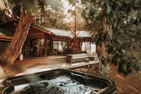 Secluded Mountain Cottage with Sauna & Hot Tub