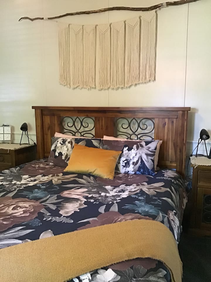 Camellia Cottage Cottages for Rent in Coonabarabran, New South Wales