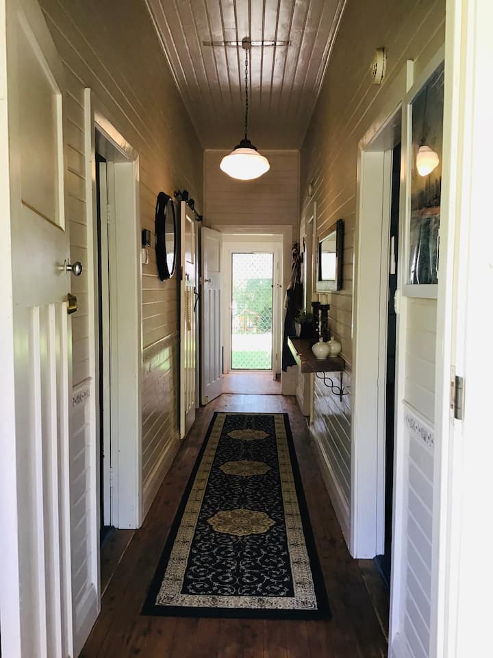 Camellia Cottage Cottages for Rent in Coonabarabran, New South Wales