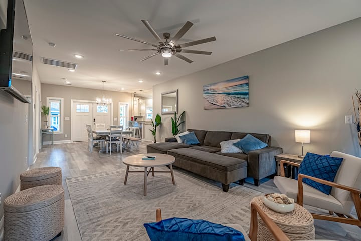 New Home*steps To Beach*sleeps 22 Ppl*private Pool - North Myrtle Beach, SC