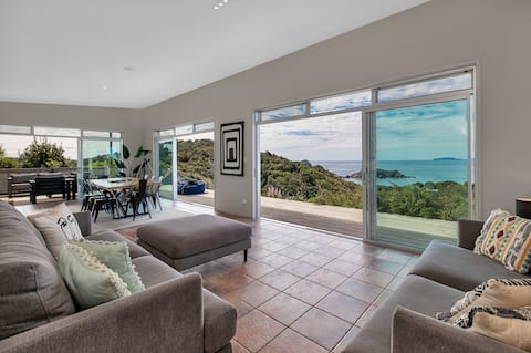 Successful Airbnb property: Silver Tide - Stunning Home, Panoramic Ocean Views in Whangarei District East