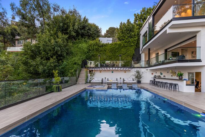 Scenic Hollywood Hills Oasis with Stunning Vistas gallery image 4