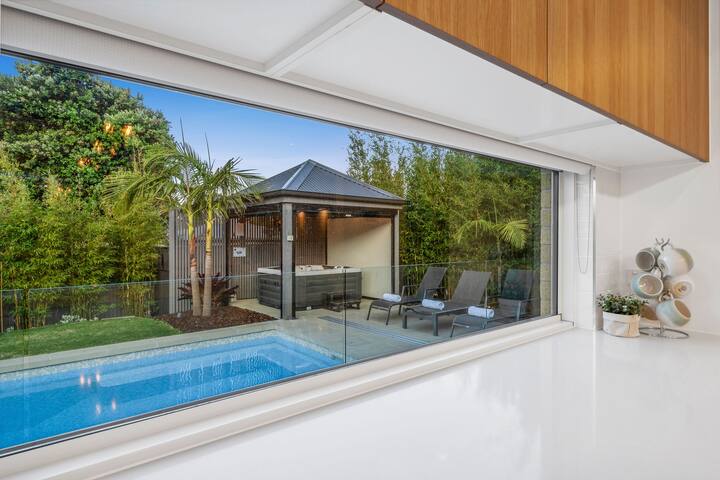 Bella Beach Resort | Oasis with Heated Pool gallery image 2