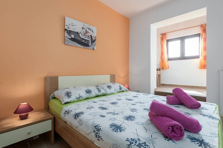 Ორადგილიანი საწოლი საძინებელი