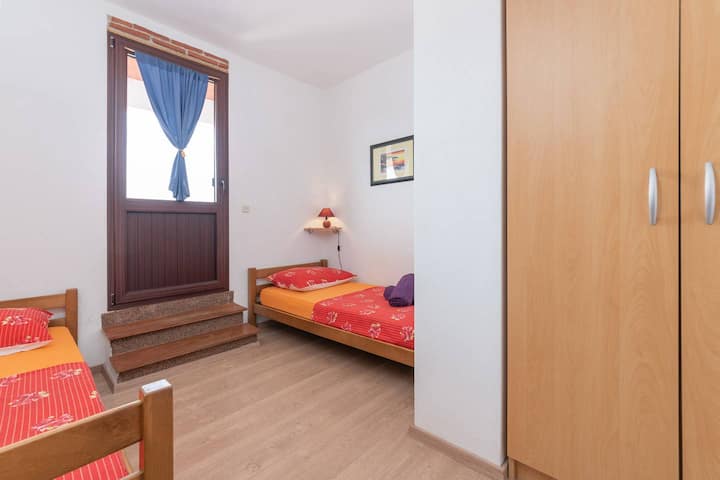 Ორადგილიანი საწოლი საძინებელი