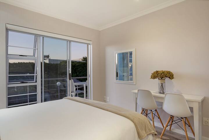 Summer sunsets at Oceana gallery image 4