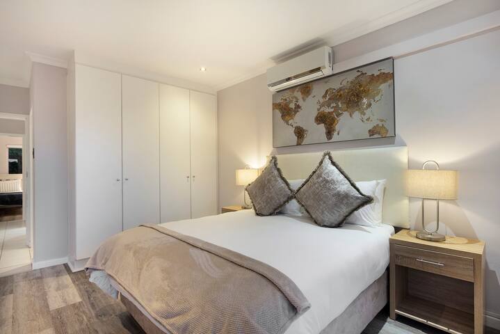 Summer sunsets at Oceana gallery image 3