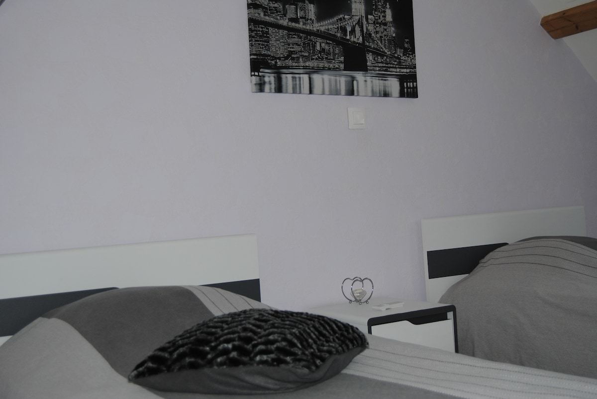 ห้องนอนที่สองมีเตียงเดี่ยว 2 เตียง