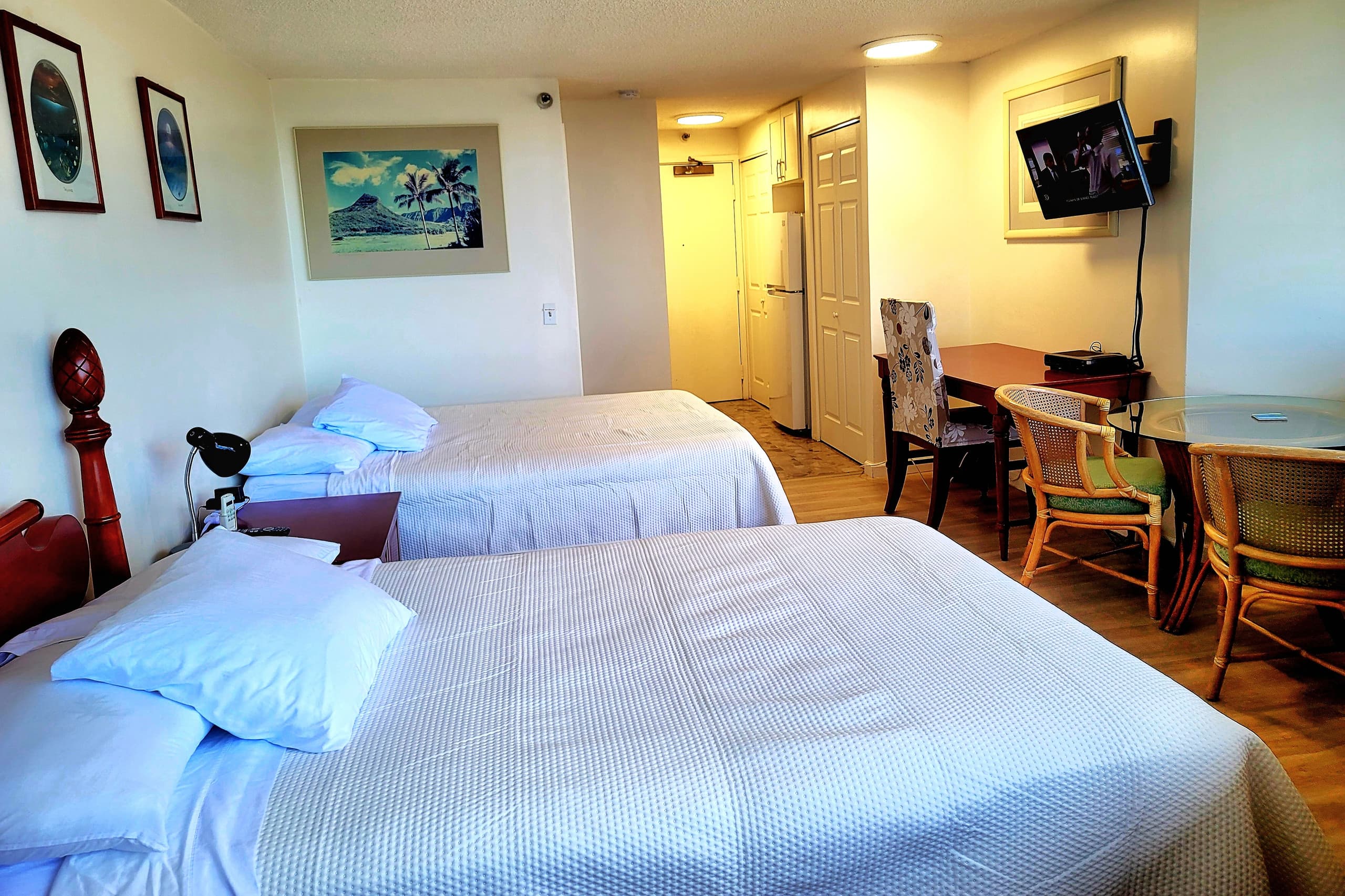 Condo in Honolulu · ★4.85 · Studio · 2 beds · 1 private bath - Image 16