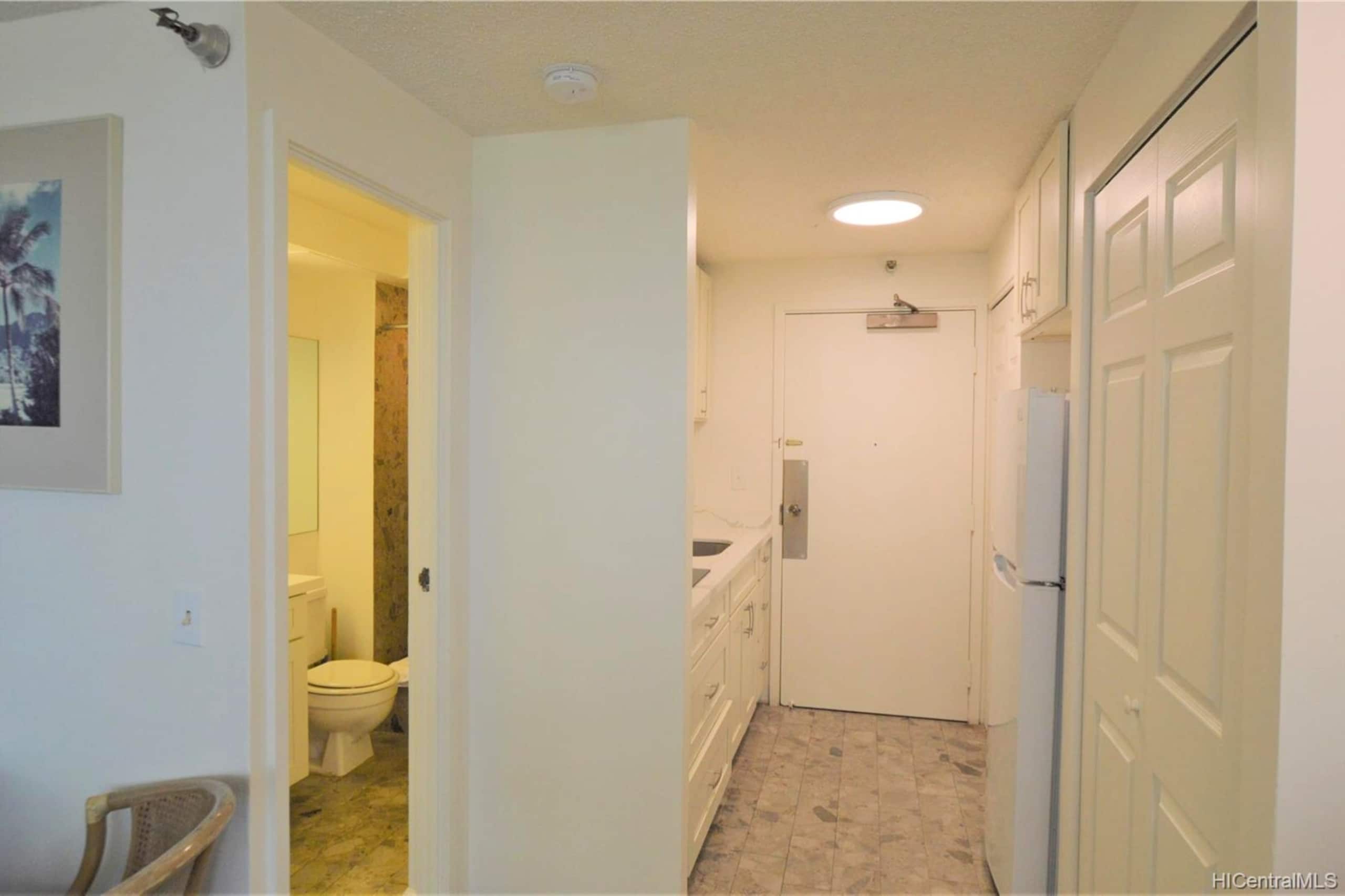 Condo in Honolulu · ★4.85 · Studio · 2 beds · 1 private bath - Image 3