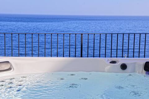 A Casa Janca , sea view farmhouse with Etna behind