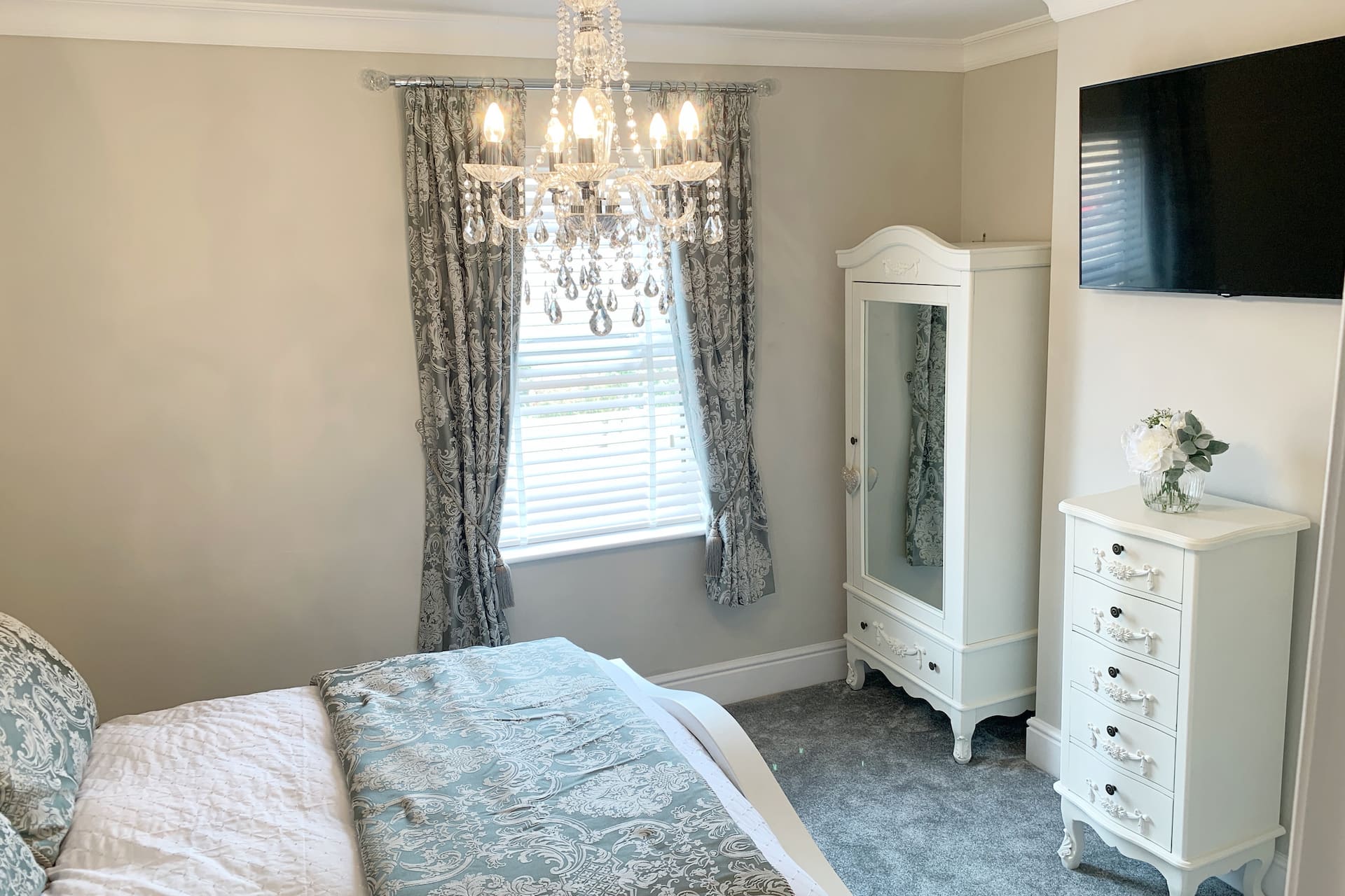 Luxury House, central Stamford with parking