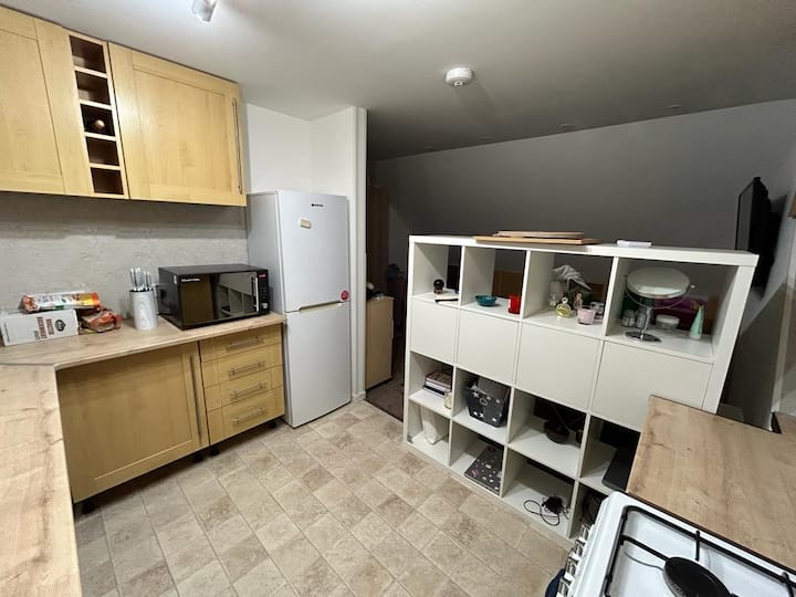 Loft With Bathroom And Kitchen - Croydon