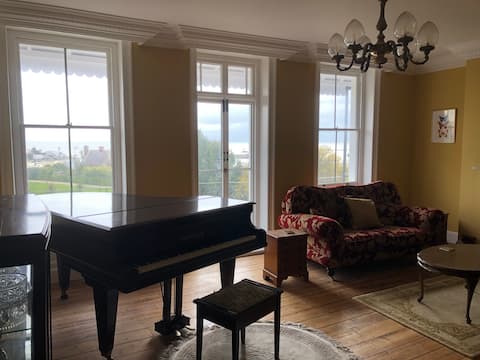 Top Airbnb: Sea views, cinema room, luxury Georgian house in Ramsgate