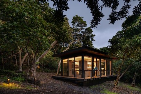 Glass House near Capt. Cook Trail