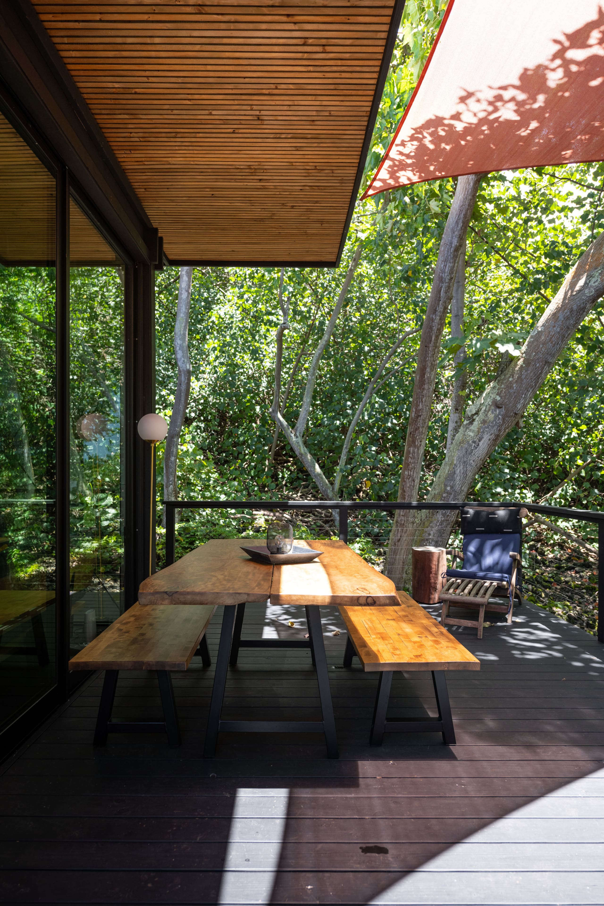 Glass House near Capt. Cook Trail - Image 27