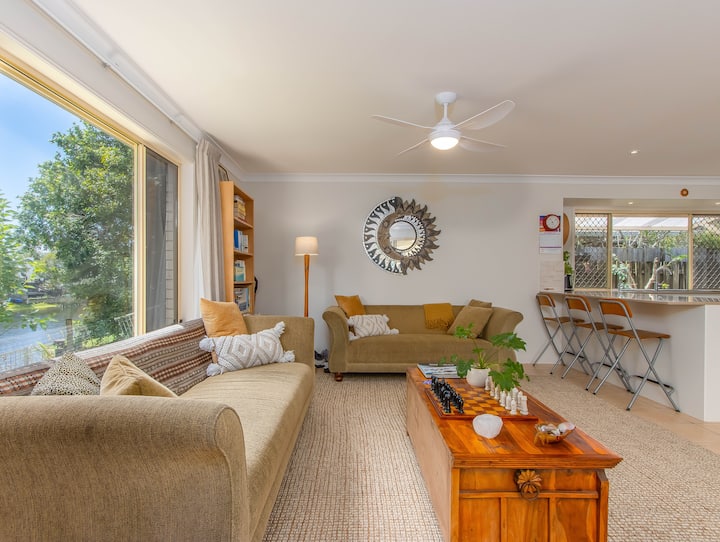 Waterside Zen Retreat Haven, Kayaks & Yoga Studio - Cabarita Beach