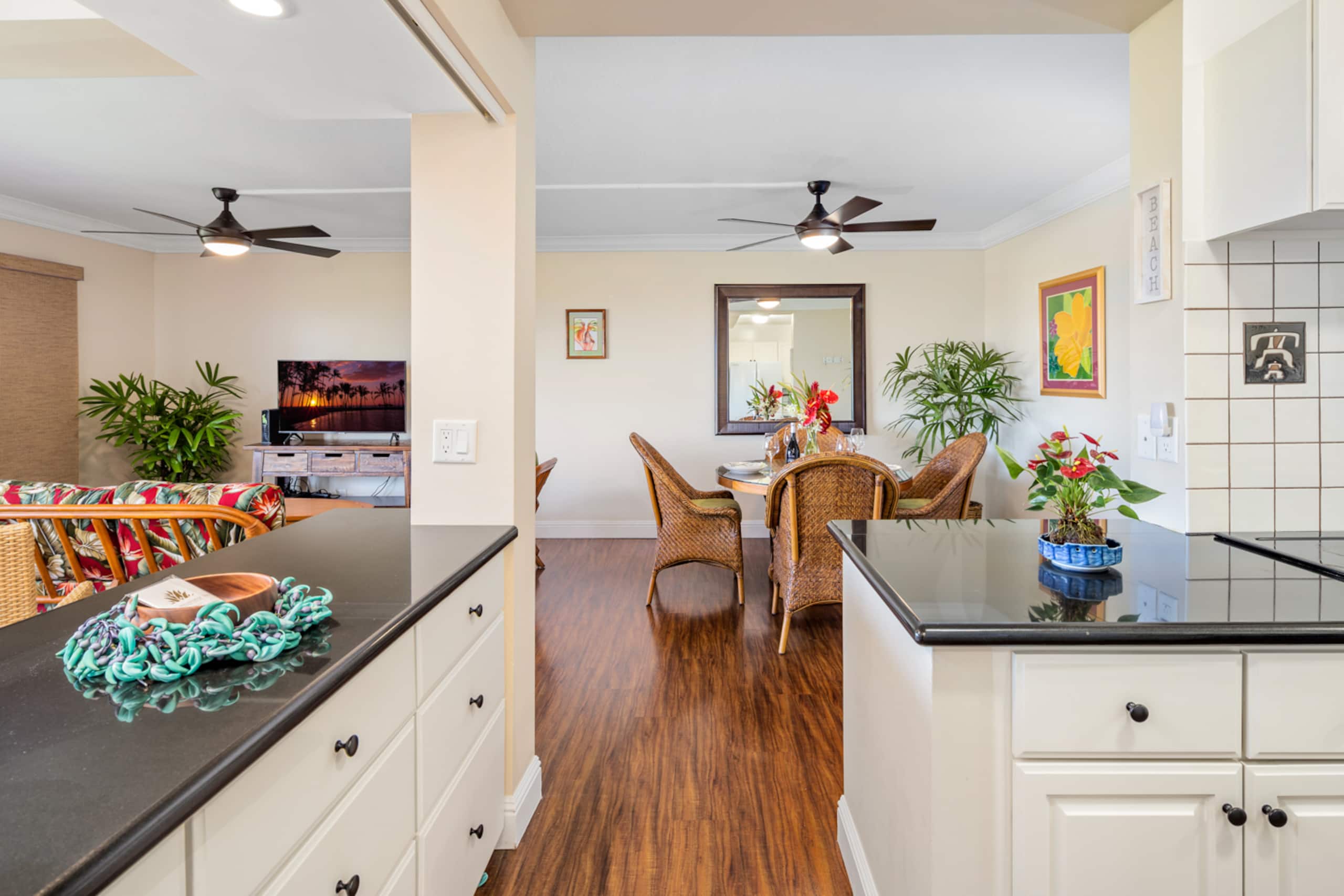 Condo in Kailua-Kona · ★4.93 · 1 bedroom · 2 beds · 2 baths - Image 10