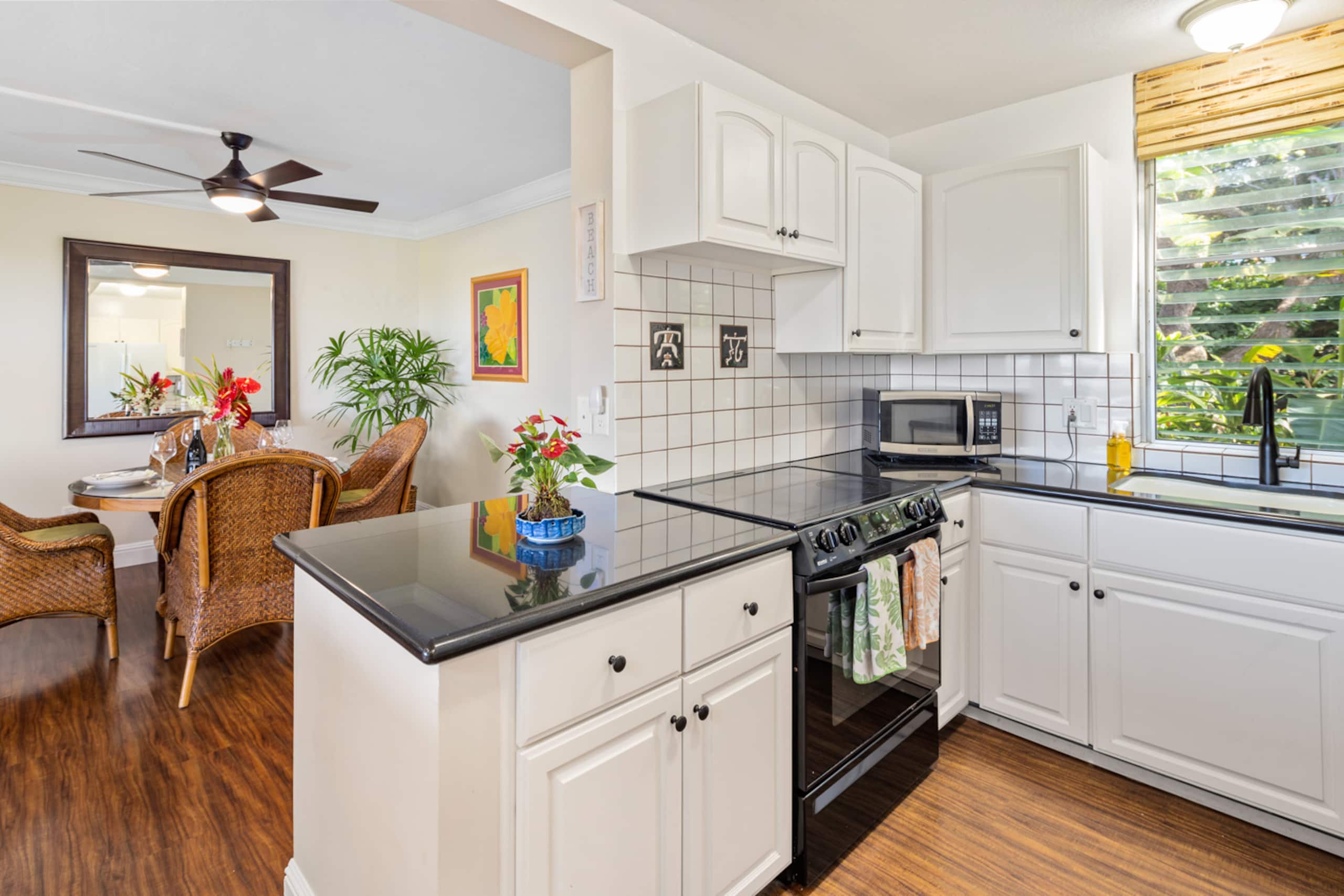 Condo in Kailua-Kona · ★4.93 · 1 bedroom · 2 beds · 2 baths - Image 9