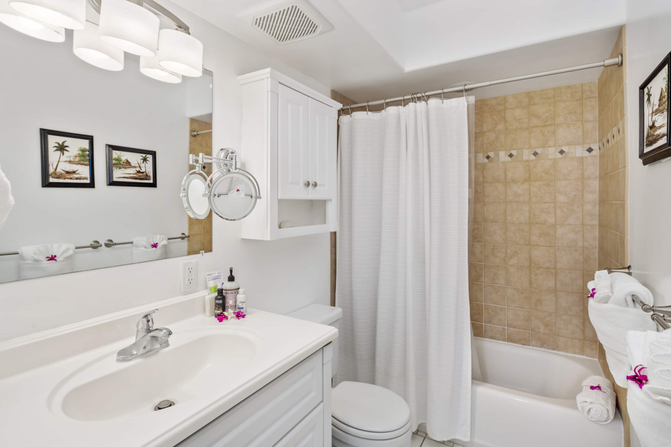 Condo in Kailua-Kona · ★4.93 · 1 bedroom · 2 beds · 2 baths - Image 17