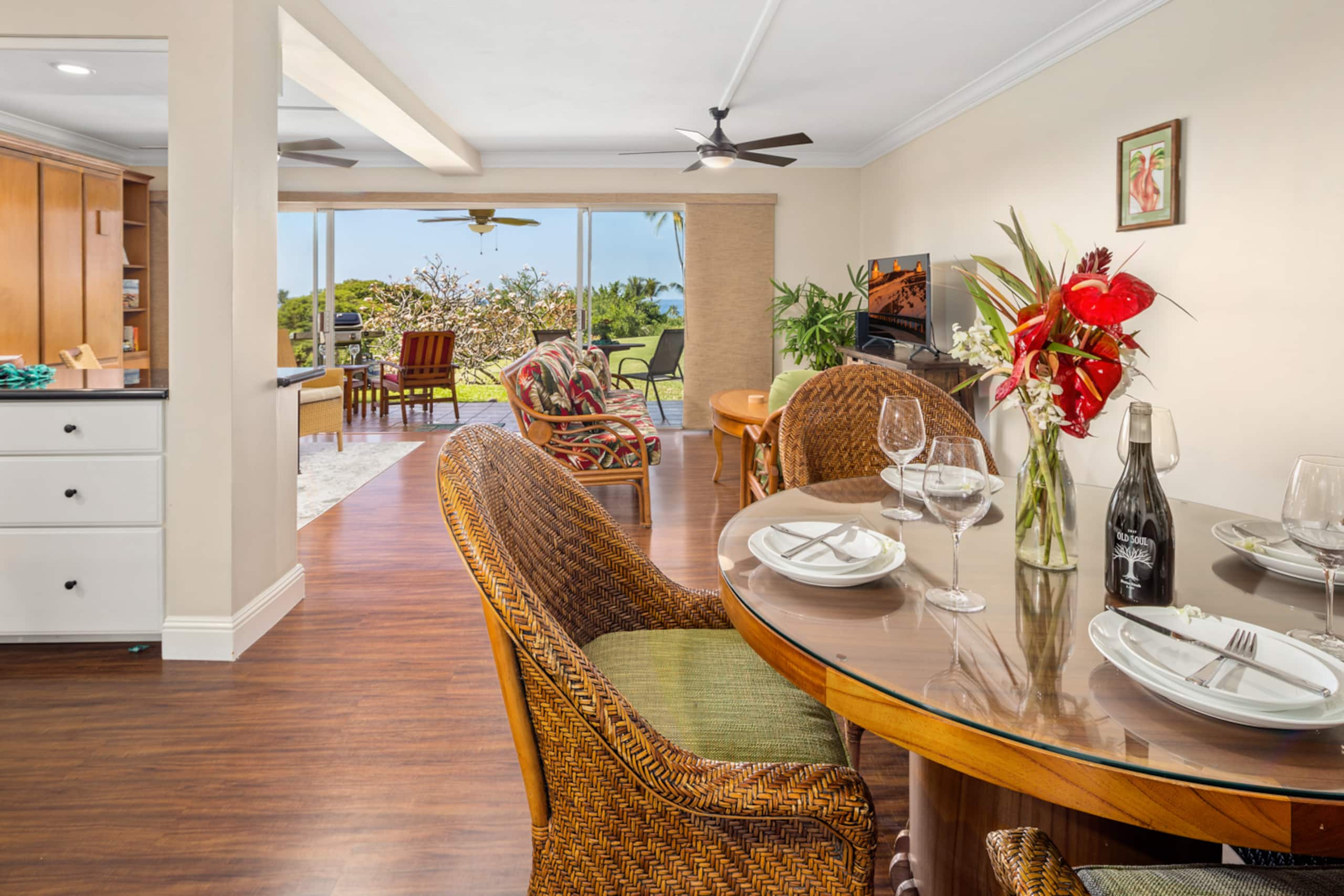 Condo in Kailua-Kona · ★4.93 · 1 bedroom · 2 beds · 2 baths - Image 11
