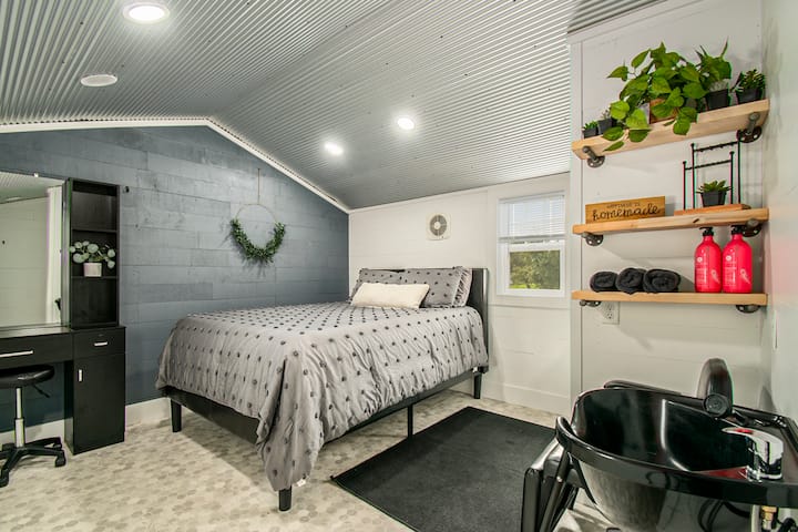 Rear Bedroom