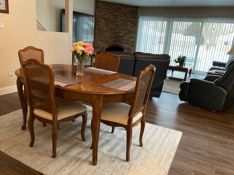 Ritz 75 / Private garage with opener, 75 inch TV