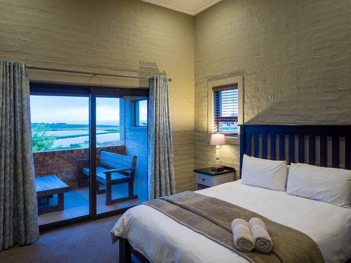 חדר שינה 2 - מיטת קווין מצוידת בשמיכה חשמלית