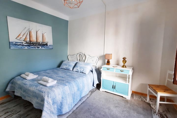 חדר שינה ראשי, מיטת קינג סייז.