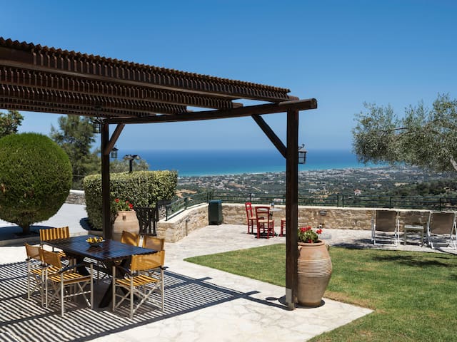 Family Private Escape w/ Scenic SeaView