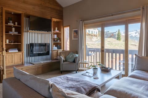 Popular Airbnb listing: SKI in! WALK out! The perfect mountain retreat! in Mount Crested Butte