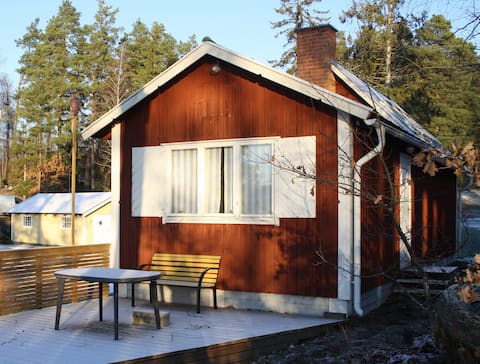 Own cabin by Mälaren. Bathe, sauna to hire