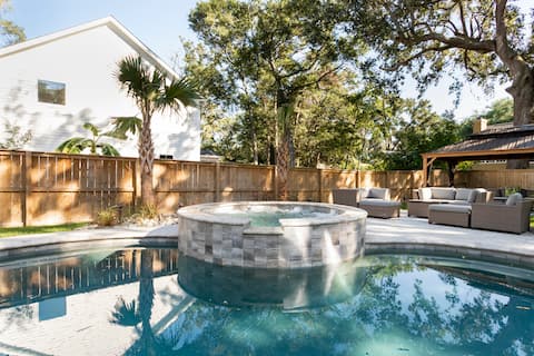 Pleasant Place: Newly Built with Pool: Close to do