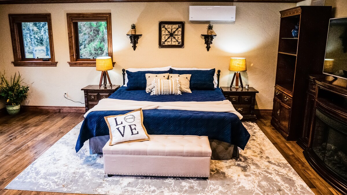 Spavaća soba 5.
Na katu, bračni krevet (180x200) s privatnim prostorom za sjedenje.