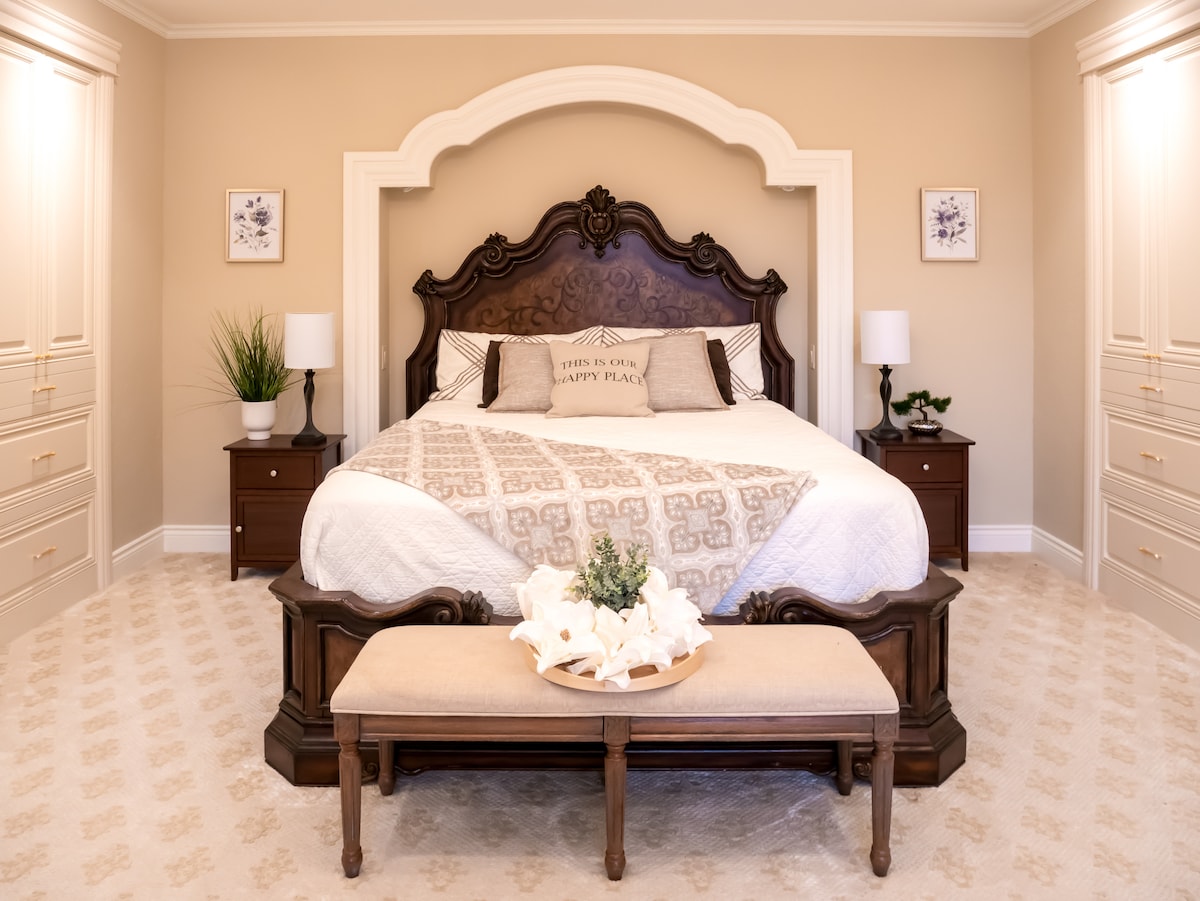 Spavaća soba 4.
Bračni krevet (180x200) u glavnom apartmanu.