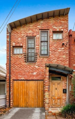 Funky Port Melb. Warehouse meets NY Loft, Oz Style