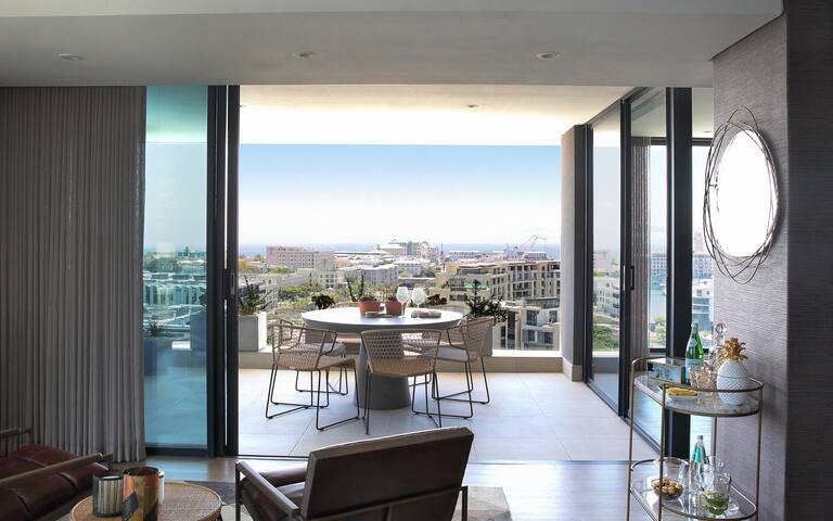 Luxury Green Point Apartment with Ocean Views